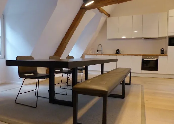 아파트 Living The Dream